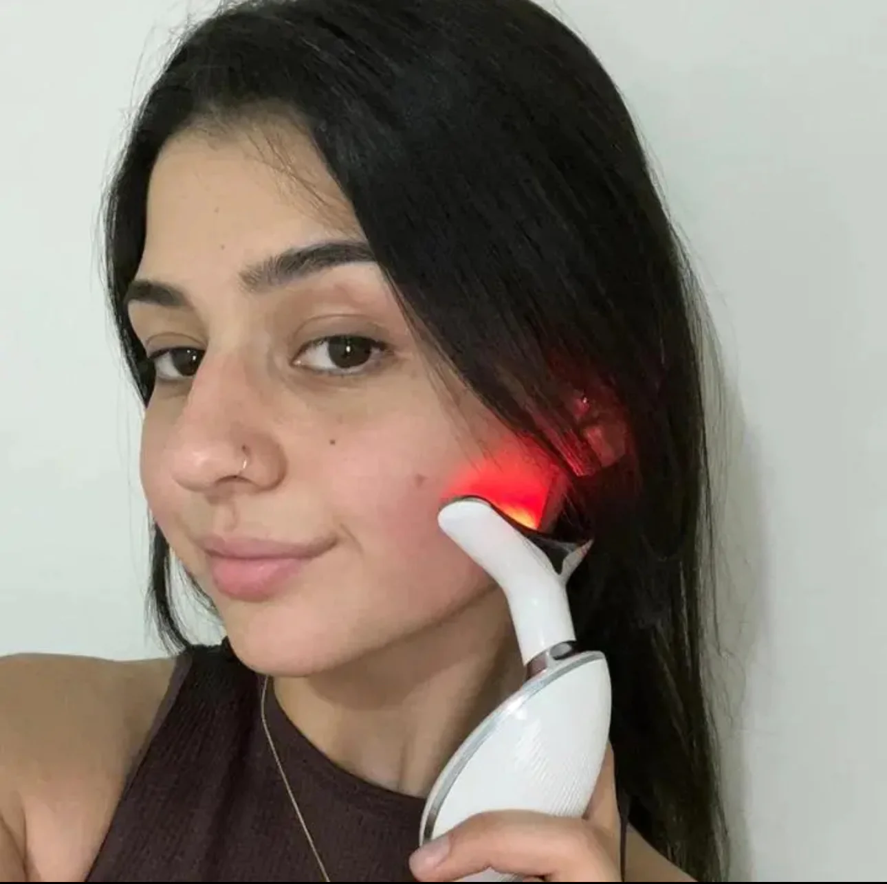 Dispositif Beauté LED Cou & Décolleté — Anti-Rides, Raffermissant | Rechargeable